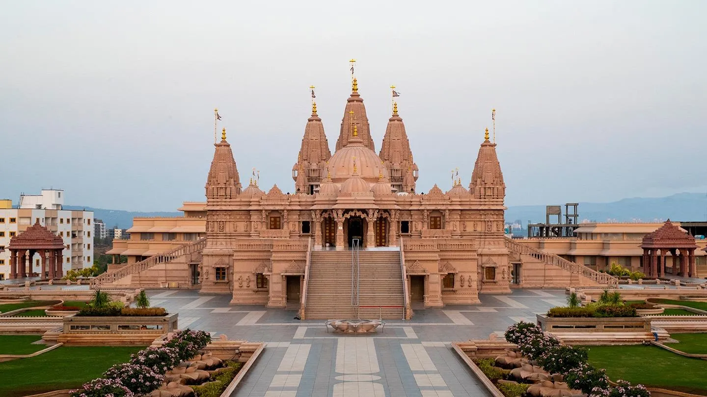 Swaminarayan Mandir Pune: ARTI TIME, MANDIR VISIT and GIFT SHOP